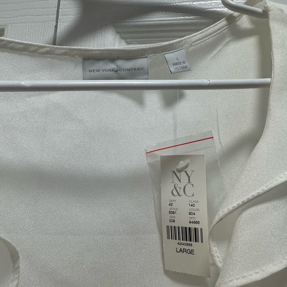 🦋3for$10🦋 NWT New York & Company sleeveless blouse - Picture 3 of 4